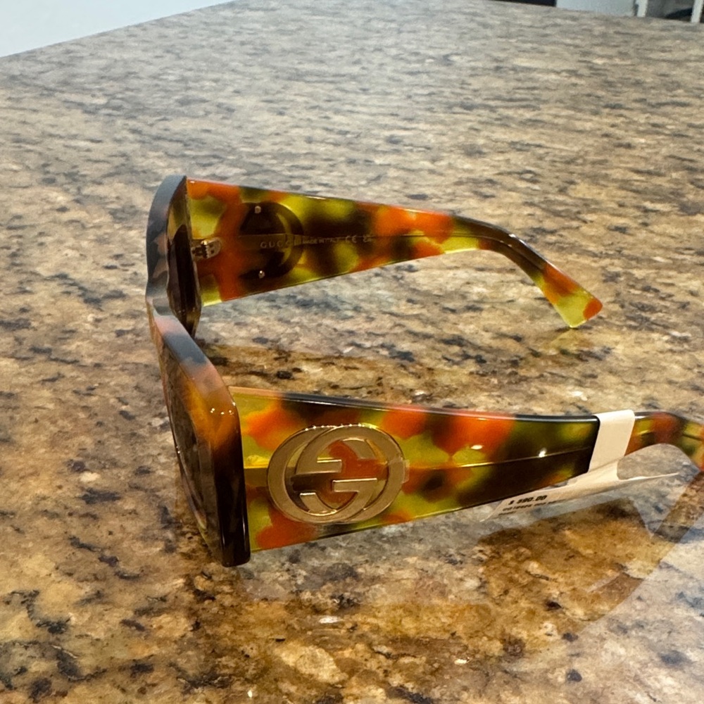 Gucci Multicolor Tortoiseshell Acetate Women’s Sunglasses with Gold Logo - Picture 4 of 8
